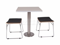 固定式餐桌搭配矮腳軟包凳